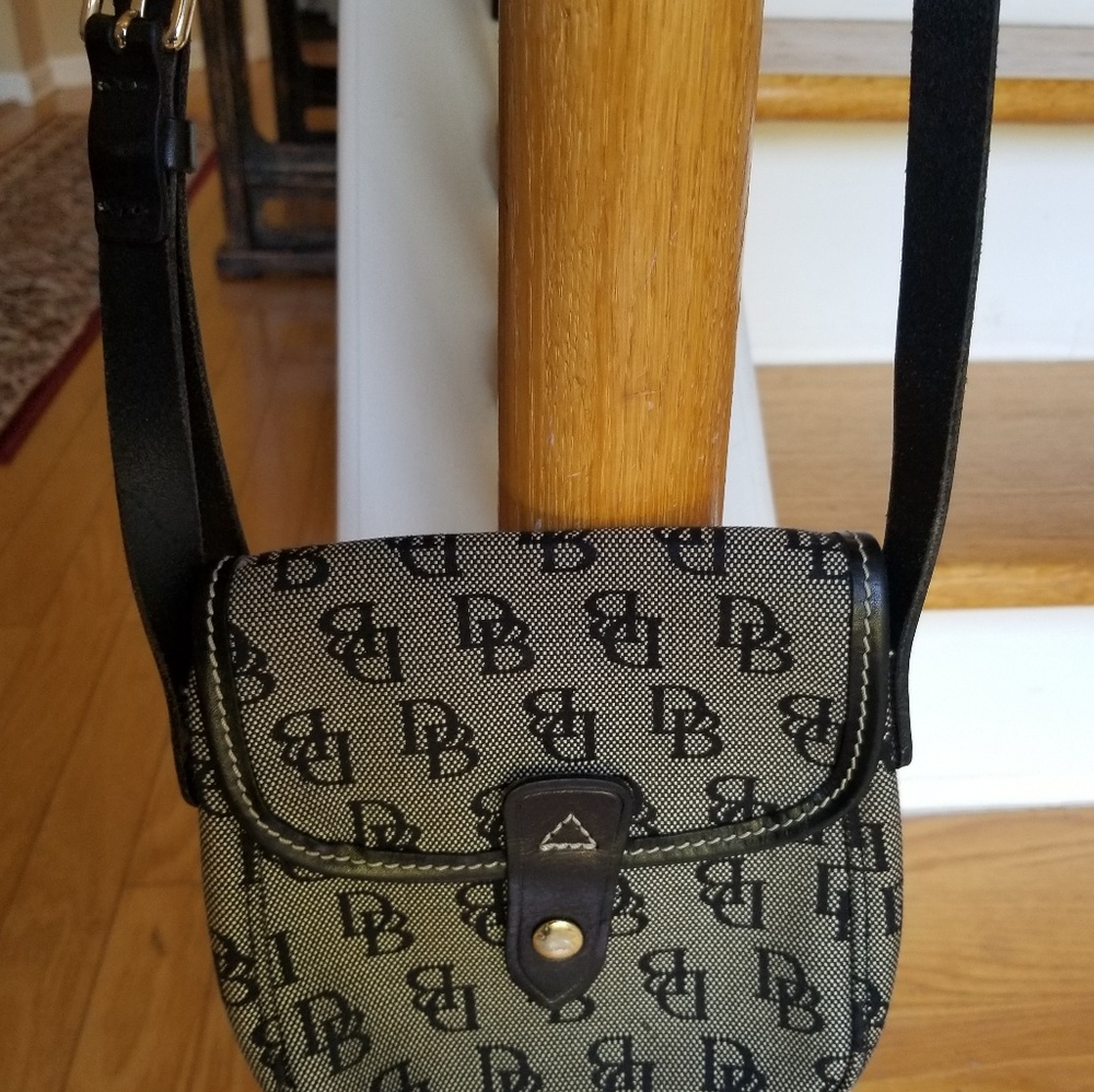 Dooney & Bourke, Crossbody